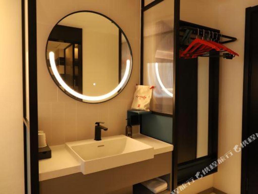 ไอบิส ตงกวน ตงเฉิง Hotel ภายนอก รูปภาพ